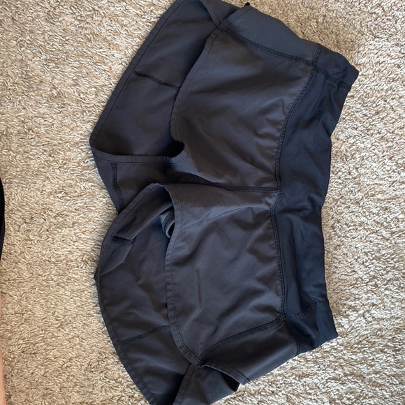 Lululemon shorts size 6 - Picture 1 of 1